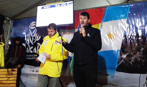 Marc Coma, en Oruro, anuncia en conferencia de prensa la suspención de la prueba en su sexta etapa.