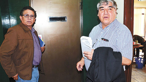 Dirigentes. Rolando López (izq.), titular de la FBF, junto a Freddy Cortez, presidente de la ANF.