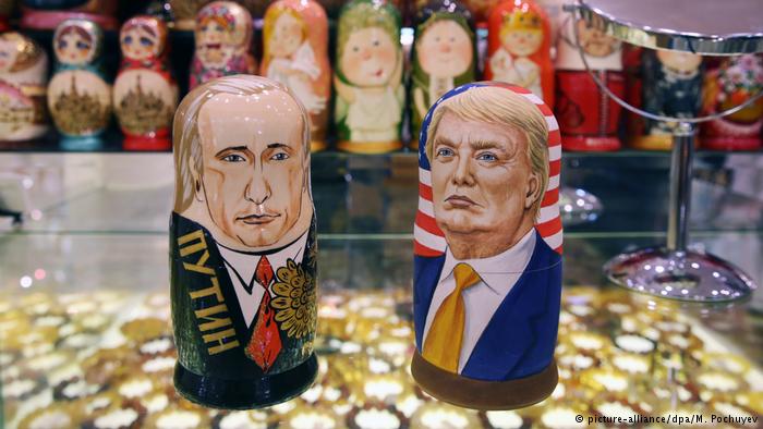 Russische Puppen Putin und Trump (picture-alliance/dpa/M. Pochuyev)