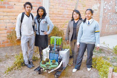Los alumnos muestran sus trabajos: el plantador de arbolitos y Wall-E fueron una sensación en el concurso nacional de tecnología.