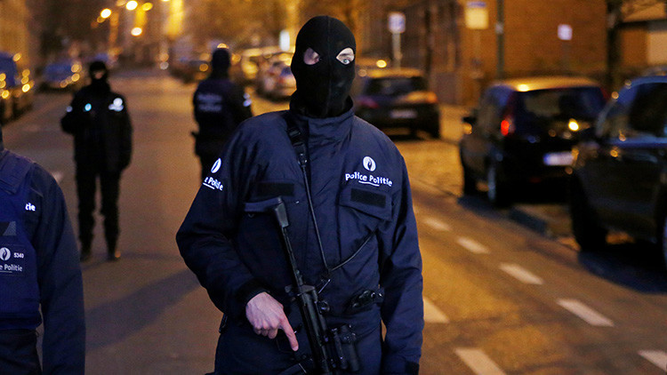 Bruselas emprende un operativo antiterrorista en el barrio de Molenbeek