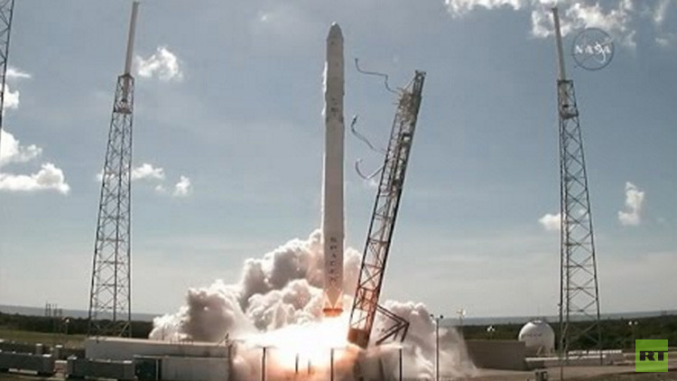 Space X lanza un cohete Falcon 9 con 10 satélites de comunicación