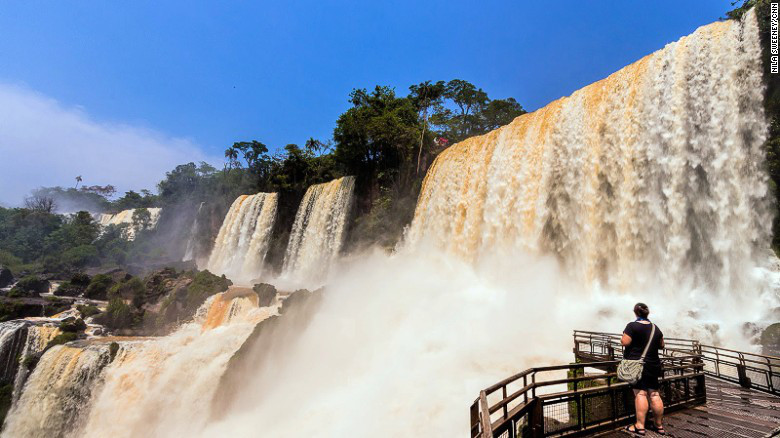 Cataratas de Iguazú (triple frontera entre Argentina, Brasil y Paraguay).