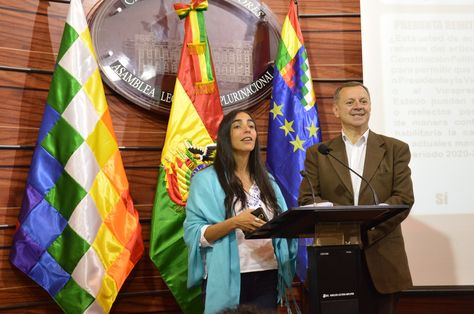La diputada Gabriela Montaño y el senador José Alberto Gonzales, ambos del MAS y presidentes de sus cámaras.