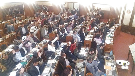 El pleno de la Asamblea aprobó el informe del Ministro de Minería y Metalurgía.