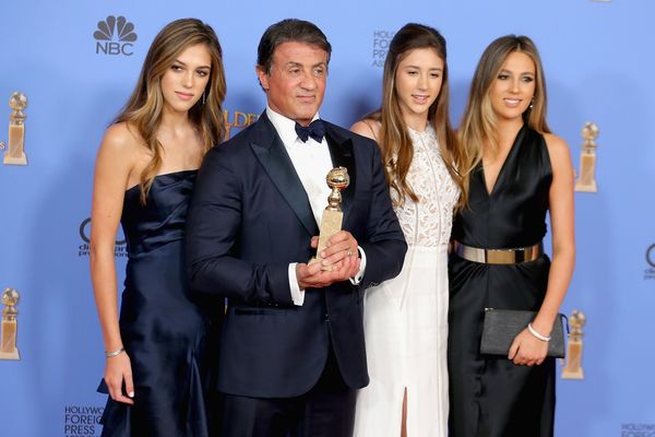 Sistine, Scarlet and Sophia Stallone acompañaron a su padre en la entrega de los premios Golden Globes