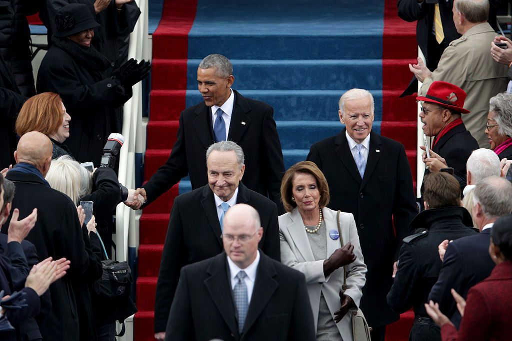 La última aparición de Barack Obama y Joe Biden como presidente y vicepresidente, respectivamente, a su llegada al Capitolio Nacional para la investidura de Donald Trump como presidente. (Crédito: Alex Wong/Getty Images)