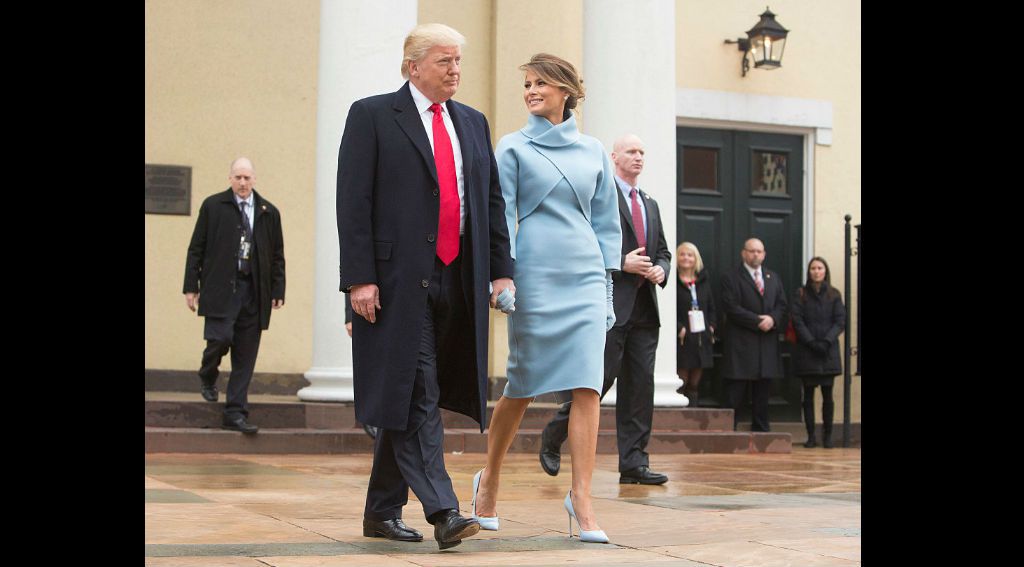 El presidente electo Donald Trump y su esposa Melania Trump, salen de la Iglesia St. John en Washington antes de la toma de posesión. (Crédito: Chris Kleponis / EPA)