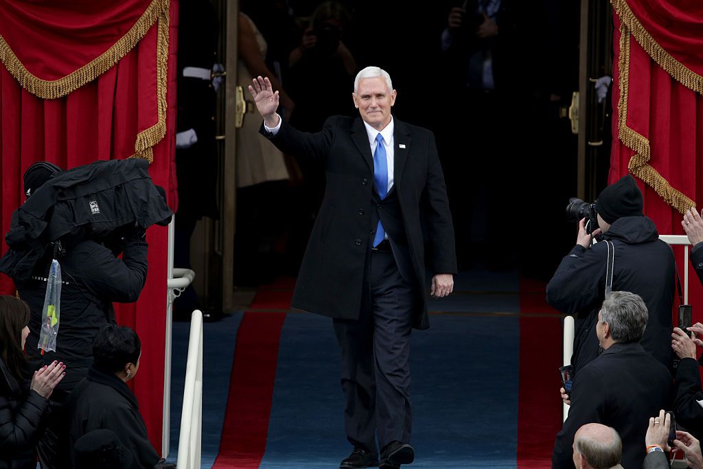 El vicepresidente electo Mike Pence llega a la toma de posesión presidencial de Donald Trump. (Crédito: SAUL LOEB/AFP/Getty Images)