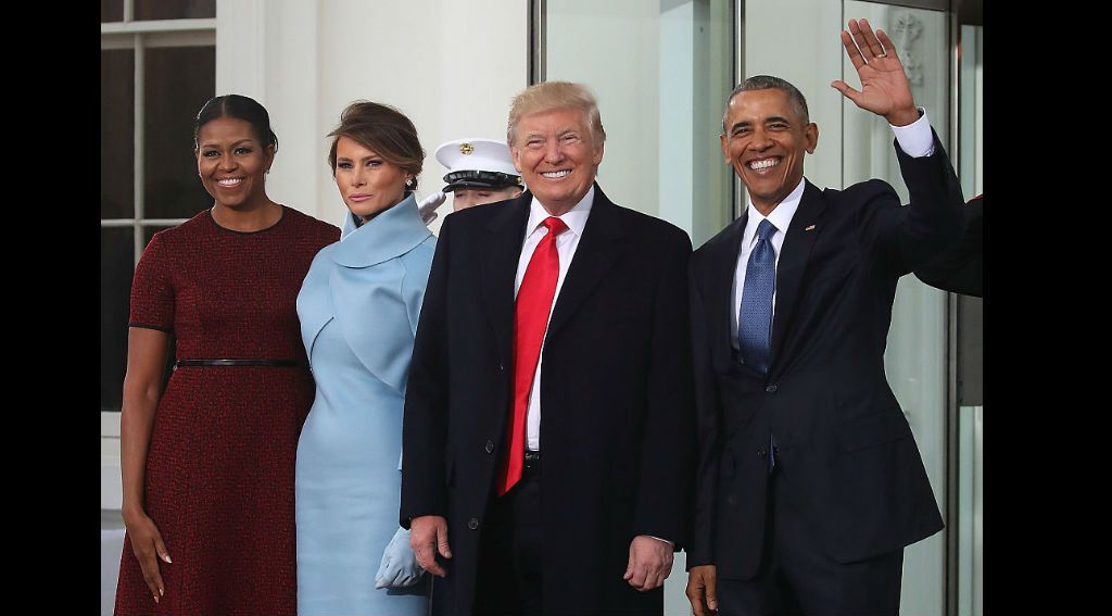 ¡Bienvenido presidente! De izquierda a derecha aparecen Michelle Obama, Melania Trump, Donald Trump y Barack Obama en la Casa Blanca antes de dirigirse al Capitolio Nacional para la toma de posesión de Donald J. Trump. (Crédito: Getty Images)