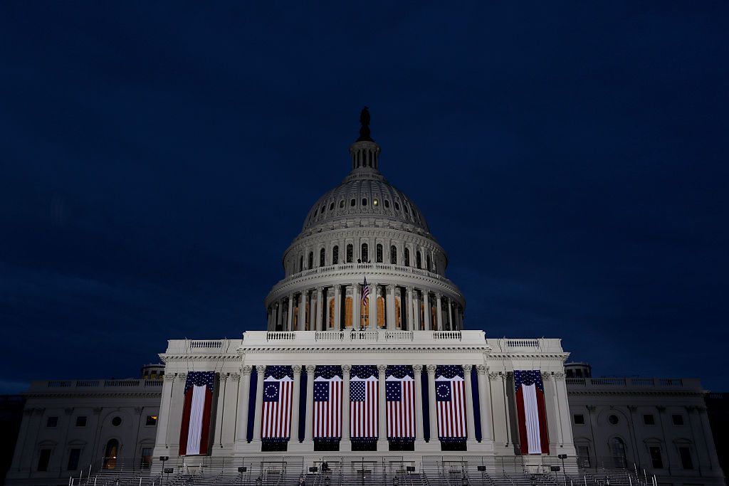 Washington se prepara para un día histórico: la llegada de Donald Trump a la presidencia de Estados Unidos. El secretario de Seguridad Nacional, Jeh Johnson, estima que unos 28.000 miembros del Servicio Secreto, de la Administración de Seguridad de Transporte, del FBI, de la Policía de Parques, de la Guardia Costera y de la policía local de Washington vigilarán la toma de posesión. (Crédito: Jessica Kourkounis/Getty Images)