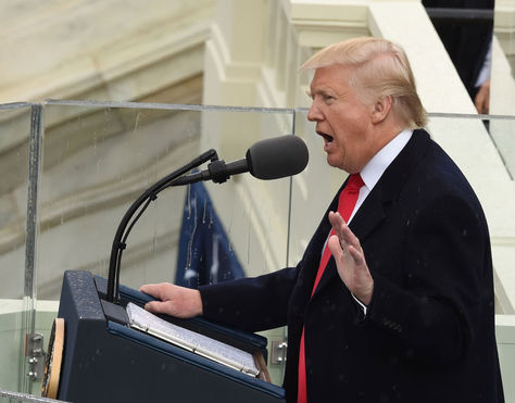 El presidente número 45 de EEUU brinda su primer discurso oficial. Foto: AFP