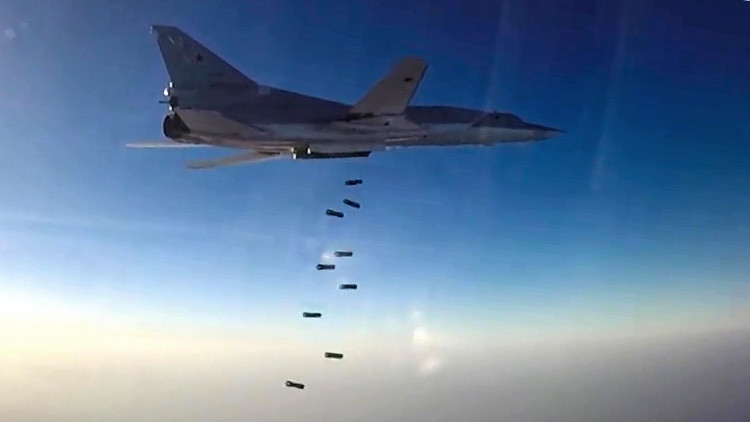 Seis aviones militares procedentes de Rusia atacan instalaciones del Estado Islámico en Siria