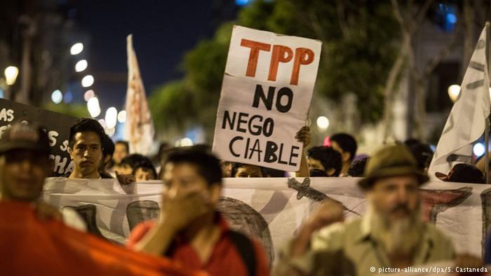 Peru Proteste gegen TPP Handelsabkommen (picture-alliance/dpa/S. Castaneda)