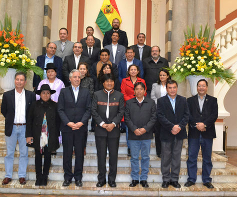 El presidente Evo Morales y su Gabinete después de la última sesión de 2016. Foto: ABI