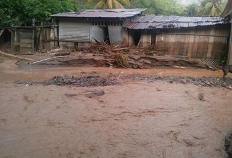 Riada en la localidad de Tipuani causa inundaciones. Foto: RRSS