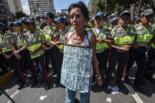 La miseria y el hambre han ganado las calles en Venezuela. / AFP PHOTO / JUAN BARRETO