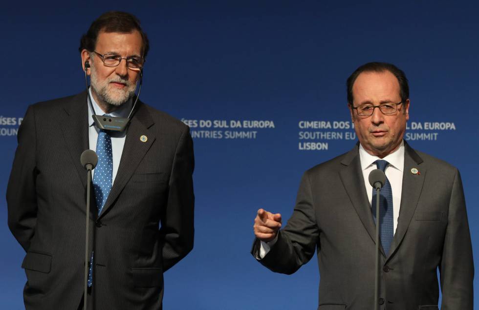 El presidente frances, François Hollande, junto al presidente español, Mariano Rajoy, este sábado 28 de enero de 2017 en la cumbre de países del sur de la UE en Lisboa (Portugal). 