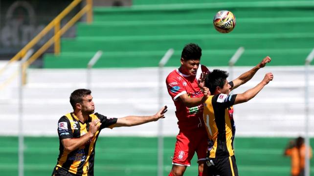 Guabirá y el Tigre no se dan tregua en el Gilberto Parada, de Montero. Foto. José Uechi %image_alt%