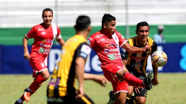 El duelo entre Guabirá y The Strongest se juega en el estadio Gilberto Parada, de Montero. Foto. Jorge Uechi %image_alt%