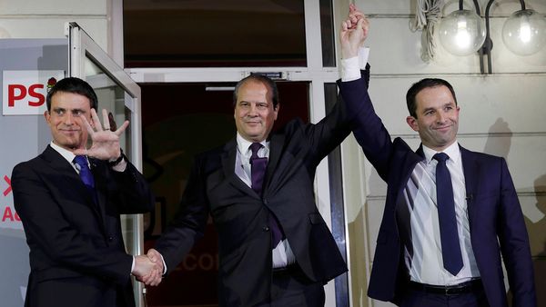 Hamon junto al ex primer ministro Valls y al secretario Cambadelis (Reuters)