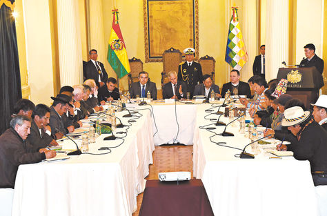 Palacio. Gobernadores de los nueve departamentos se reunieron a fines de 2016 para crear comisión técnica del pacto fiscal. Foto: Archivo