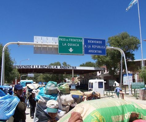 El paso fronterizo que une la localidad argentina de La Quiaca con la boliviana Villazón.