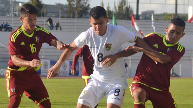 Moisés Villarroel defendió a la selección sub-20 hace unos días en el torneo de Ecuador. Queire ganarse un lugar en el equipo albiverde. Foto: Prensa FBF %image_alt%