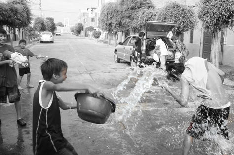 Las autoridades buscan cambiar los patrones de conducta respecto al uso responsable del agua, especialmente en la celebración del Carnaval. (Foto: epmg94.blogspot.com) 