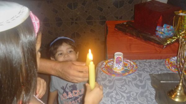 Benazir y su hermano Ezra (Facebook)
