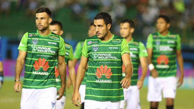 El elenco warneño venció a Blooming por 1-3, este domingo, en el estadio Tahuichi. Foto: Fuad Landívar %image_alt%