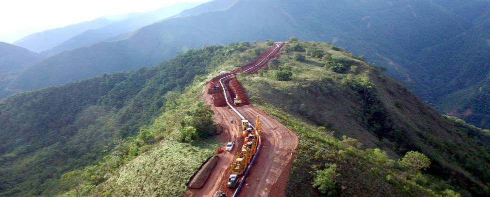 Trabajos en un tramo del Gasoducto Sur en Perú. Trabajos en un tramo del Gasoducto Sur en Perú.