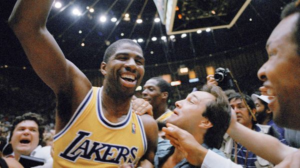 Magic Johnson obtuvo cinco anillos con los Lakers (AP)