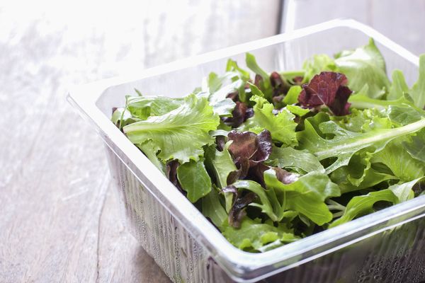 Seis comidas que no deberías guardar en un tupper de plástico