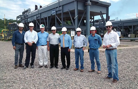 La visita que hizo la comitiva boliviana y argentina a la planta Refinor, en la localidad de Campo Durán. Foto: http://www.salta.gov.ar