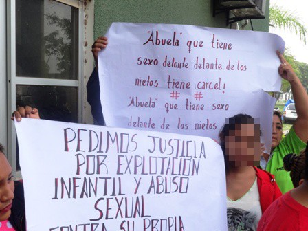 Una-abuela--inducia--a-sus-nietos-a-mirar-pornografia--