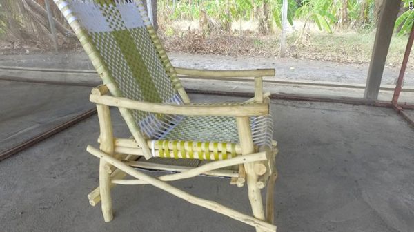 Una silla diseñada con la tela de protección puede espantar mosquitos por hasta seis meses