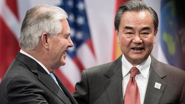 Rex Tillerson junto a Wang Yi (Reuters)