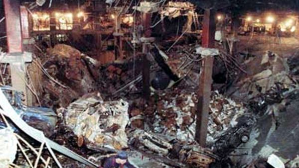Un camión lleno de explosivos estalló en el estacionamiento subterráneo de la torre 1 del World Trade Center y provocó seis muertes el 26 de febrero de 1993