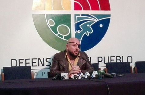 El Defensor del Pueblo, David Tezanos, en conferencia de prensa este domingo. Foto: Rubén Ariñez