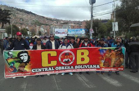 Trabajadores de la Central Obrera Boliviana (COB).