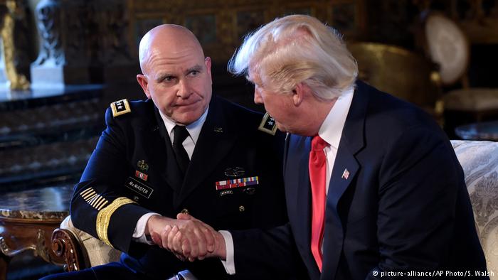 Us-Präsident Trump ernennt Generalleutnant H.R. McMaster zum Nationalen Sicherheitsberater (picture-alliance/AP Photo/S. Walsh)