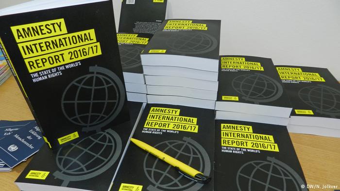 Deutschland PK Amnesty International Report 2016/2017 (DW/N. Jolkver)