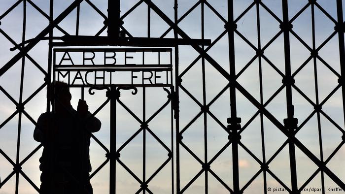 Deutschland Gestohlenes Lagertor kommt zurück nach Dachau (picture-alliance/dpa/P. Kneffel)