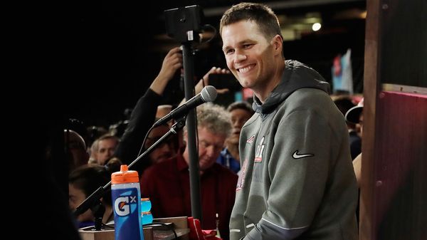 Tom Brady sigue en la búsqueda de la camiseta que le robaron al término del Super Bowl LI (Getty)