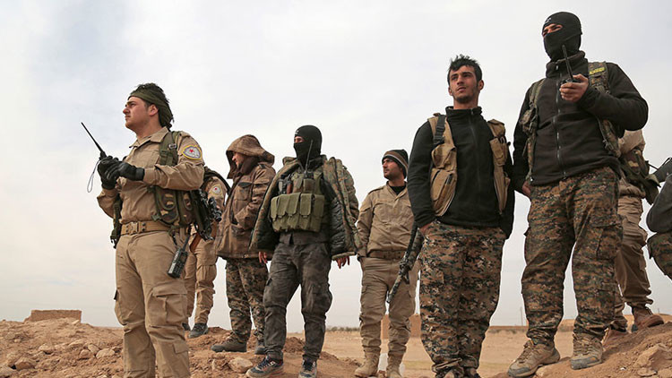 McCain emprende un viaje secreto a Siria para reunirse con las fuerzas de EE.UU.