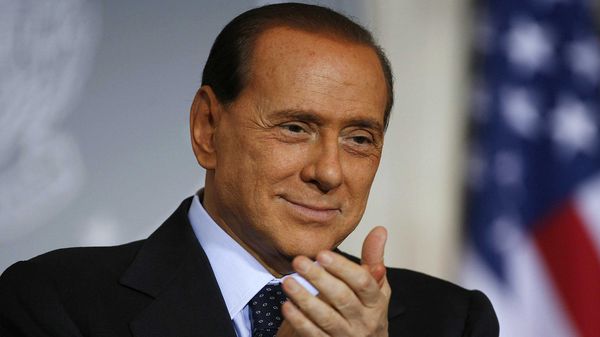 Silvio Berlusconi subasta un almuerzo con él