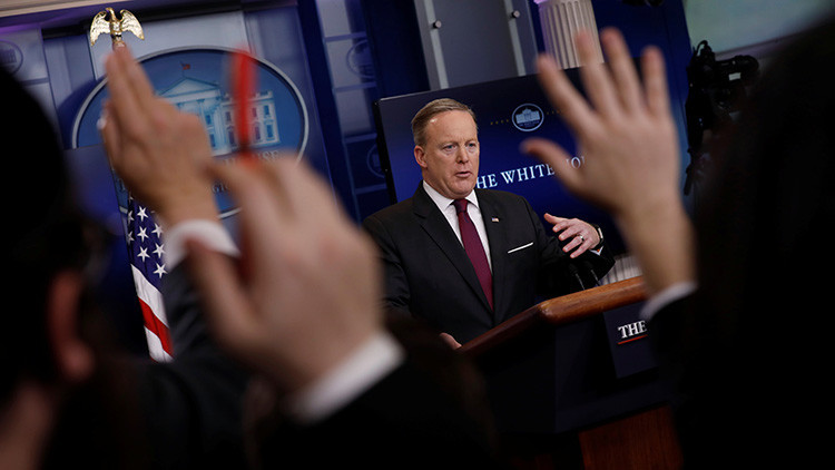 La Casa Blanca prohíbe a varios medios principales asistir a su rueda de prensa de este viernes