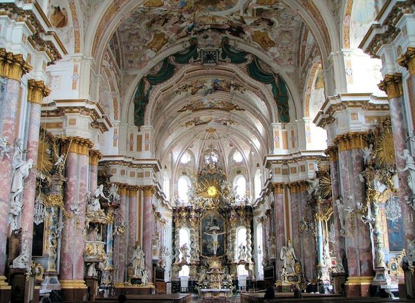 El interior de la Abadía de Furstenfeld