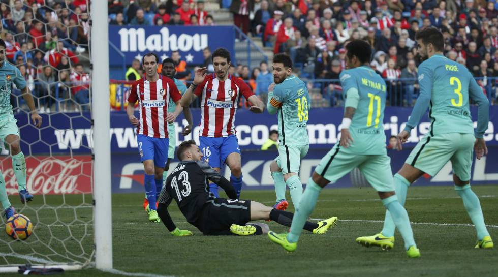 Messi bate a Oblak para firmar el triunfo del Barcelona en el Calderón. Messi bate a Oblak para firmar el triunfo del Barcelona en el Calderón.